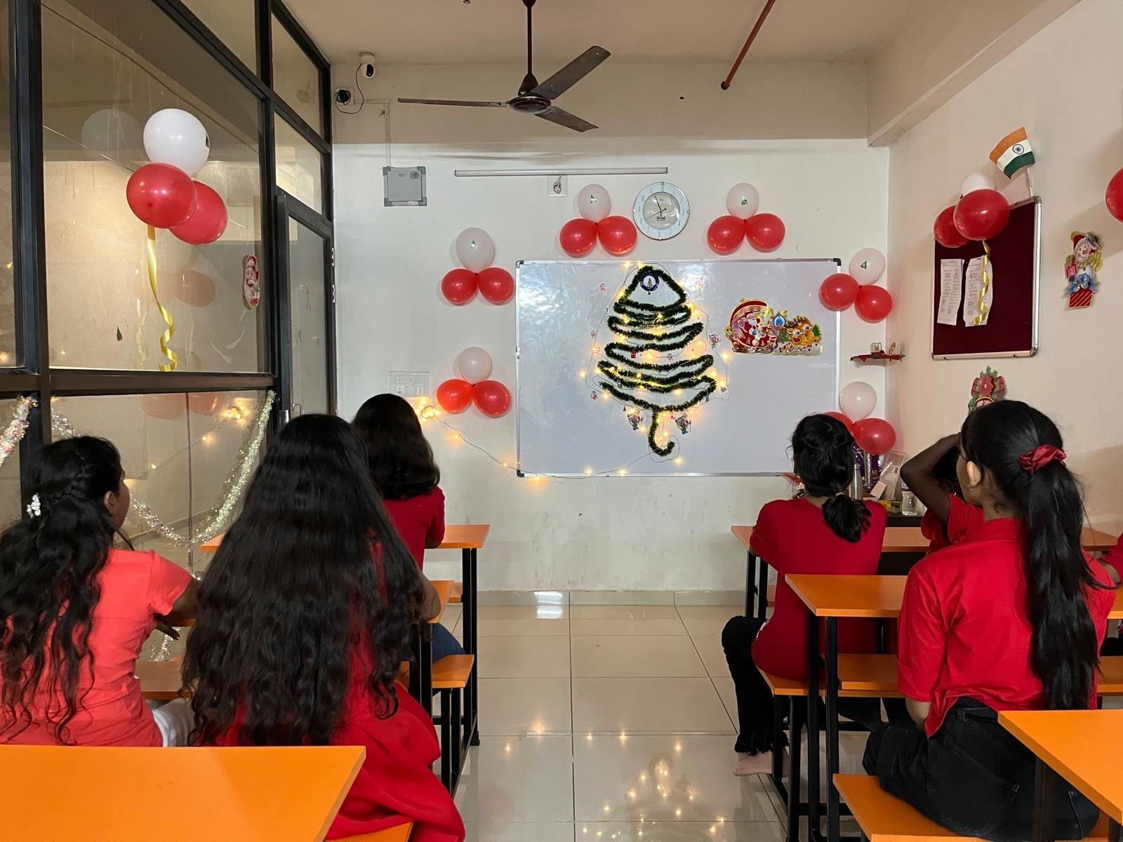 Students studying at TIH – Techno Intelligence Hub Chandkheda Ahmedabad